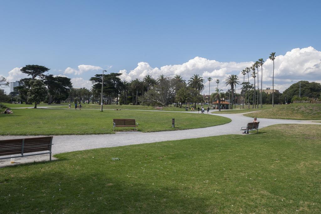 メルボルン☆ Heart Of St Kilda ☆ Infinity Pool+Parking+Wifiアパートメント エクステリア 写真