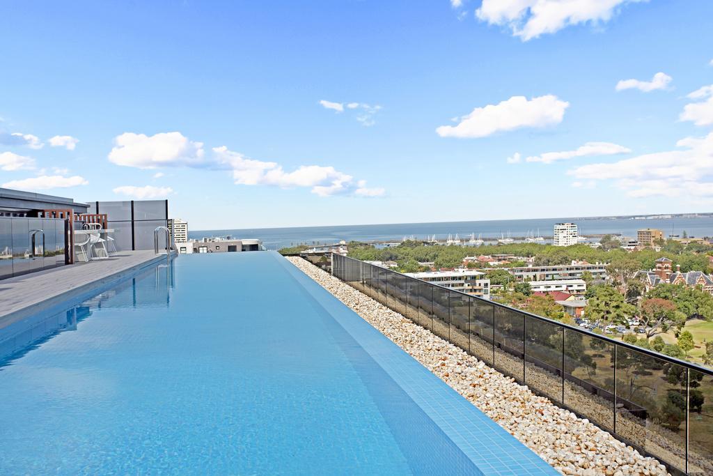 メルボルン☆ Heart Of St Kilda ☆ Infinity Pool+Parking+Wifiアパートメント エクステリア 写真