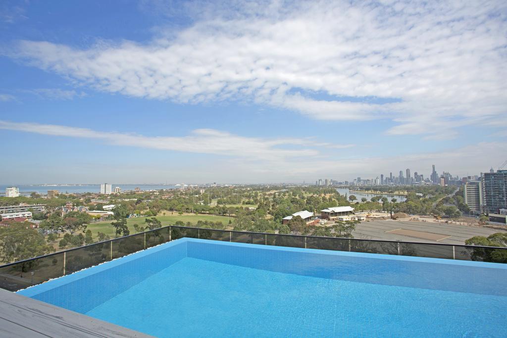 メルボルン☆ Heart Of St Kilda ☆ Infinity Pool+Parking+Wifiアパートメント エクステリア 写真